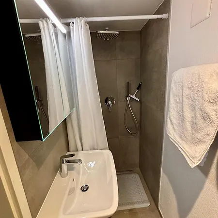 Rum i privatbostad Moebliertes Bern